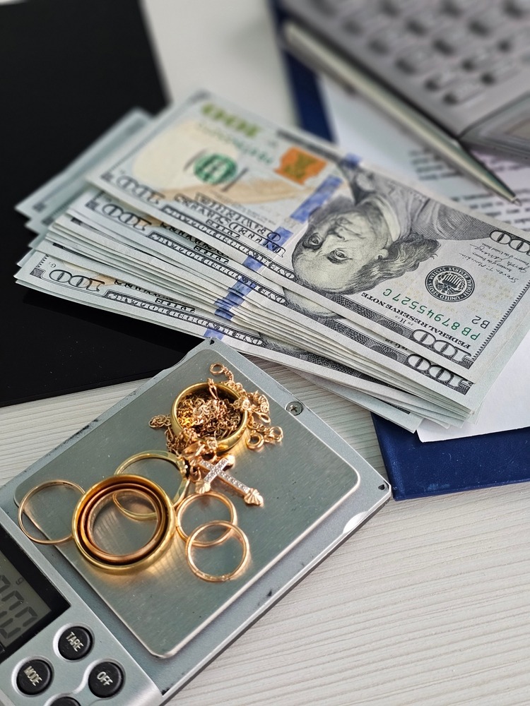 career-coach-10 Gold jewelry and cash - why sell to Gold Buyers Houston